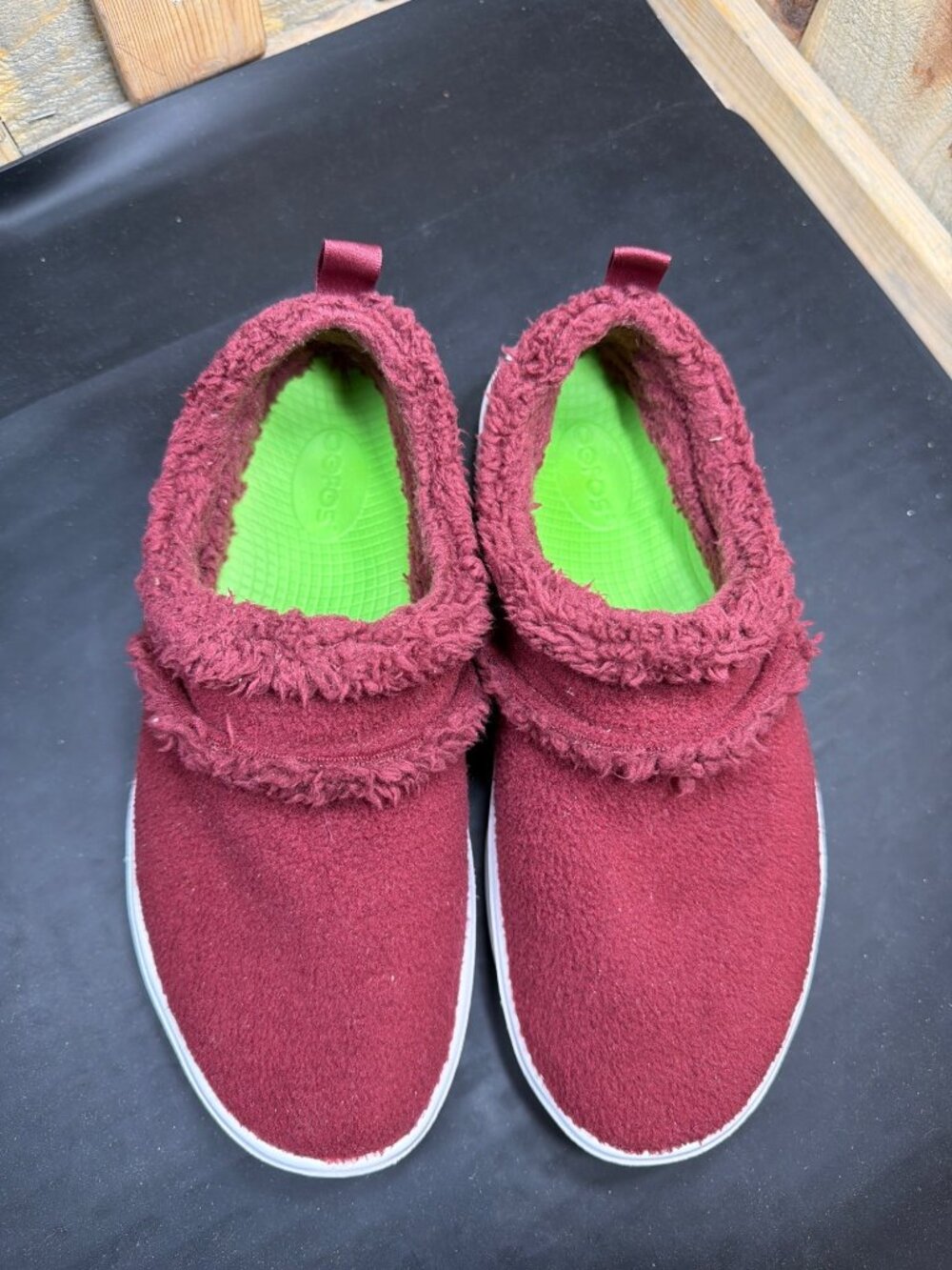 OOFOS Womens 9 EU 40 Burgundy Red Fleece Slip On Recovery Shoes Comfort Loafers - Picture 4 of 9